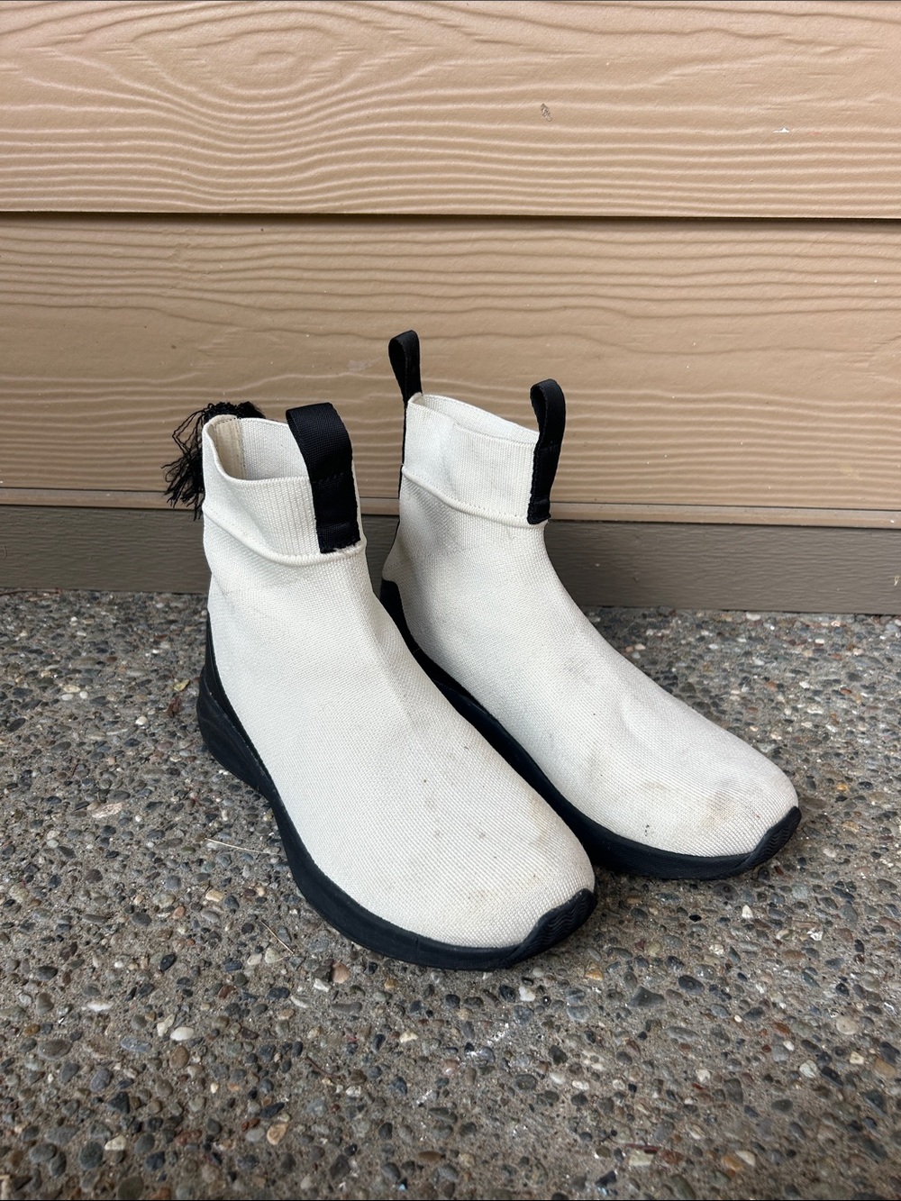 Discontinued Native Nova HydroKnit white